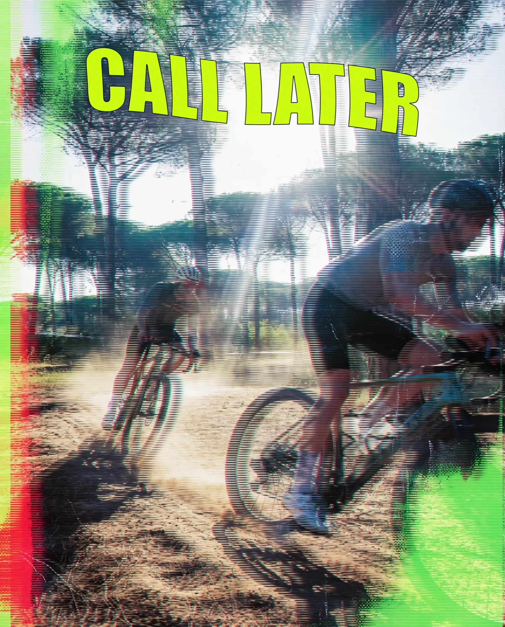 Due ciclisti nella polvere sotto i pini, scritta CALL LATER